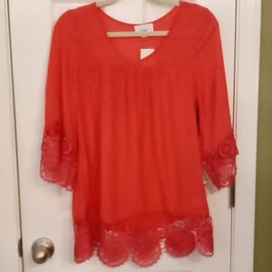 Beautiful top ( fits like Med)